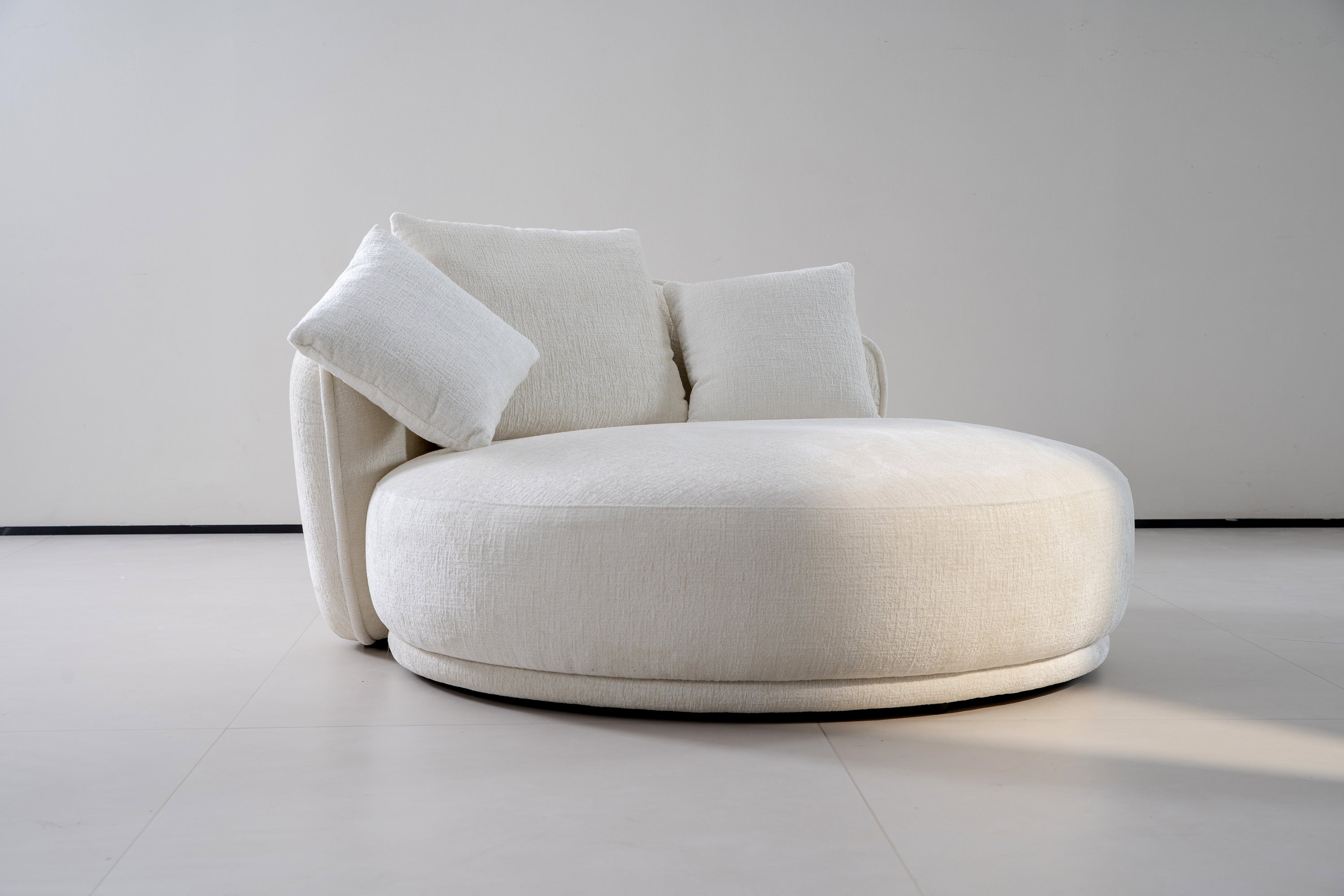 Love Seat / Daybed – Soft Curve Design