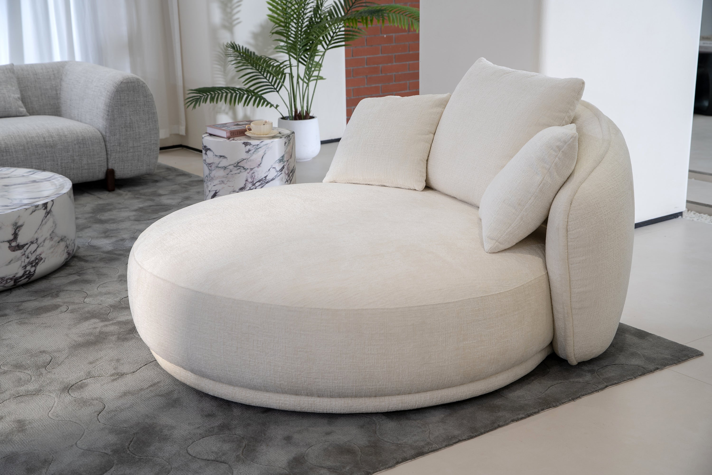 Love Seat / Daybed – Soft Curve Design