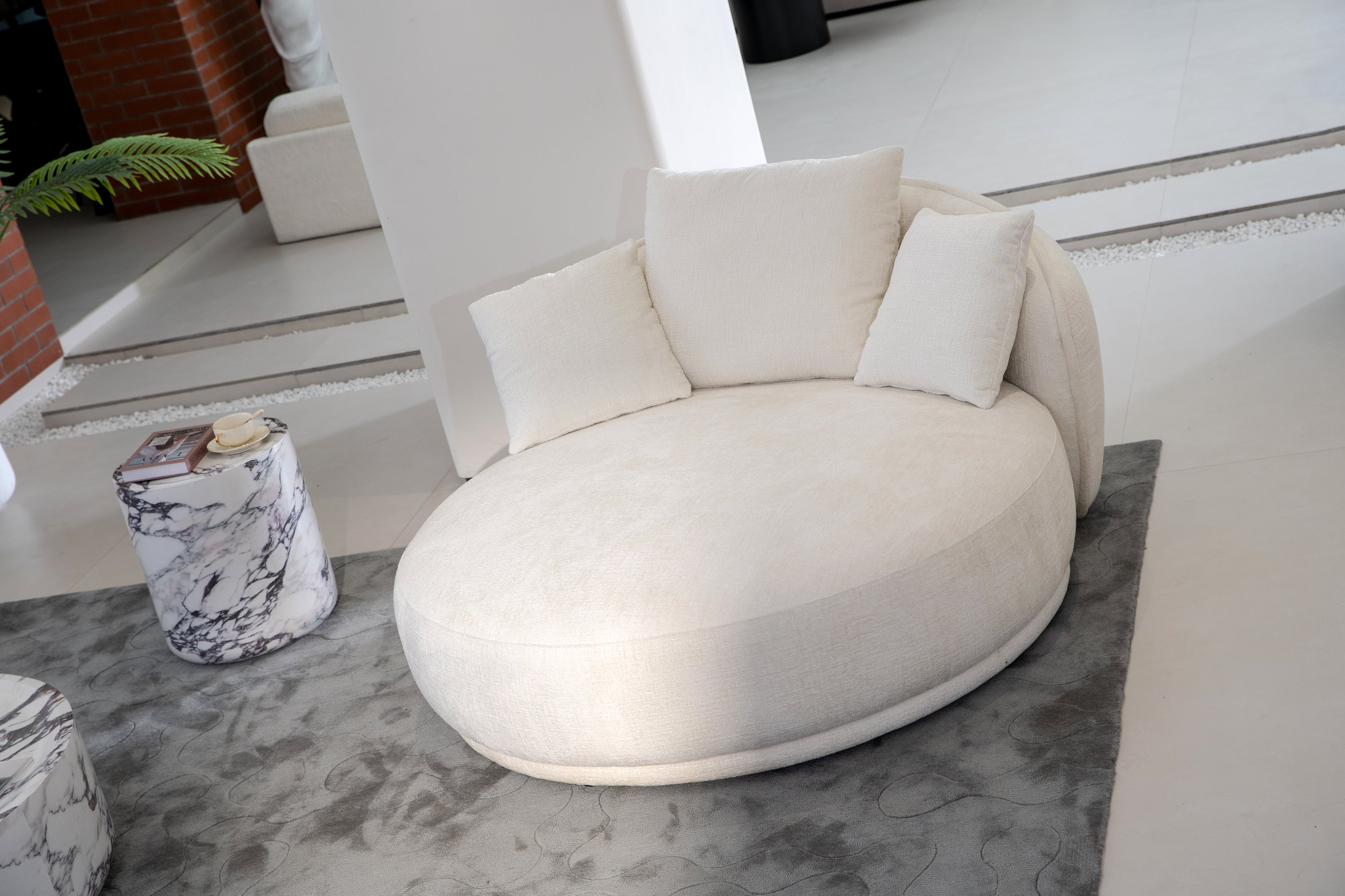Love Seat / Daybed – Soft Curve Design