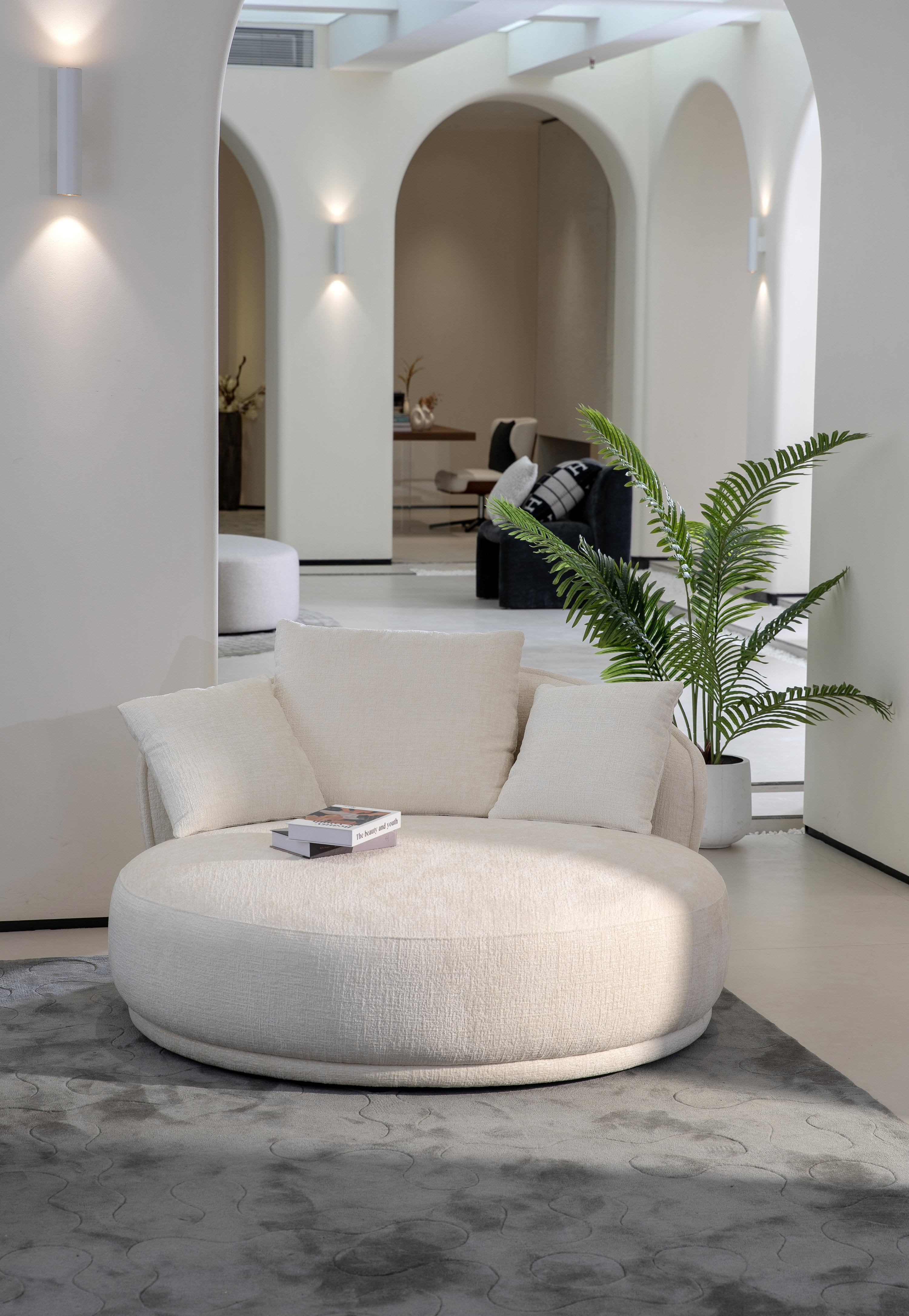 Love Seat / Daybed – Soft Curve Design