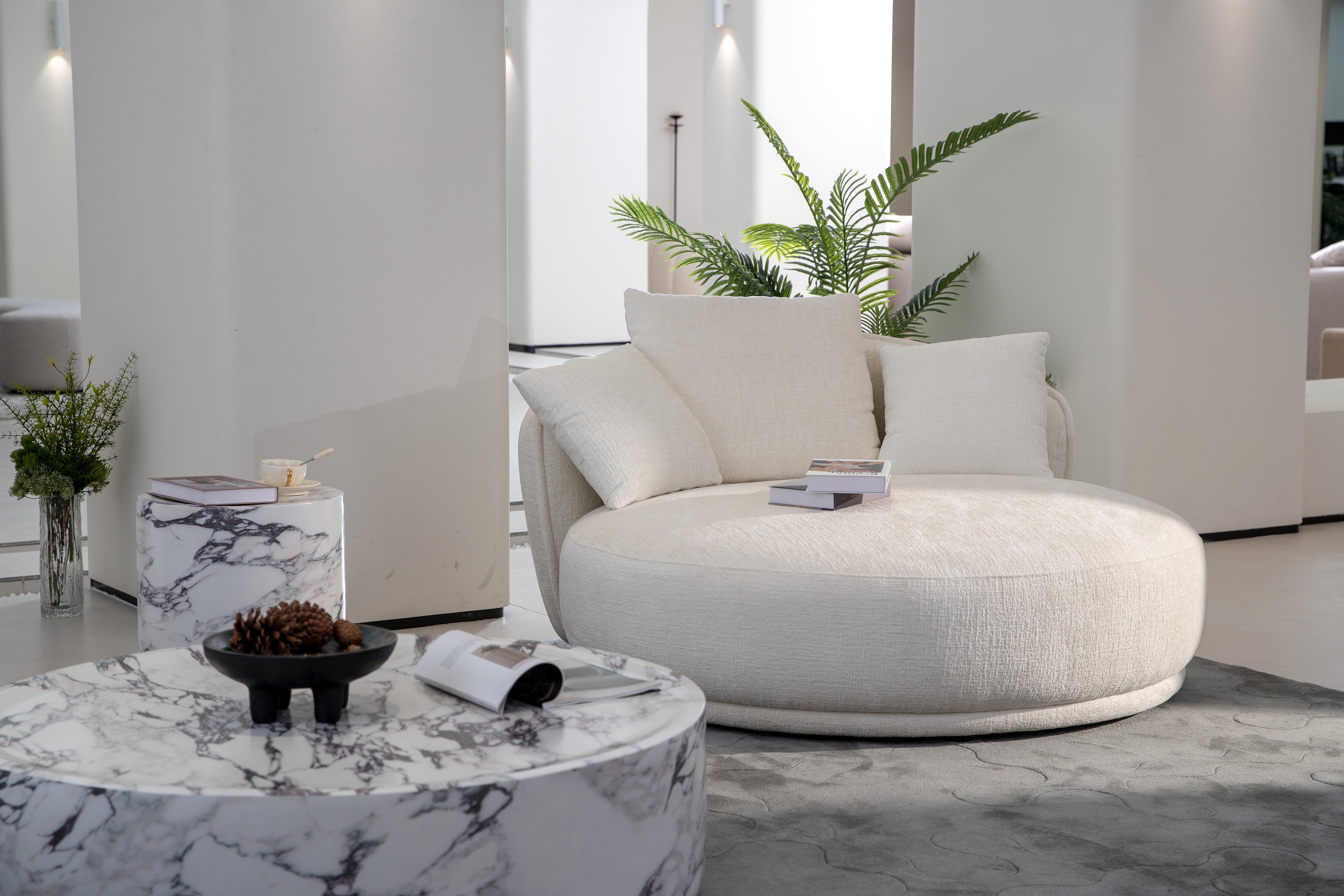 Love Seat / Daybed – Soft Curve Design