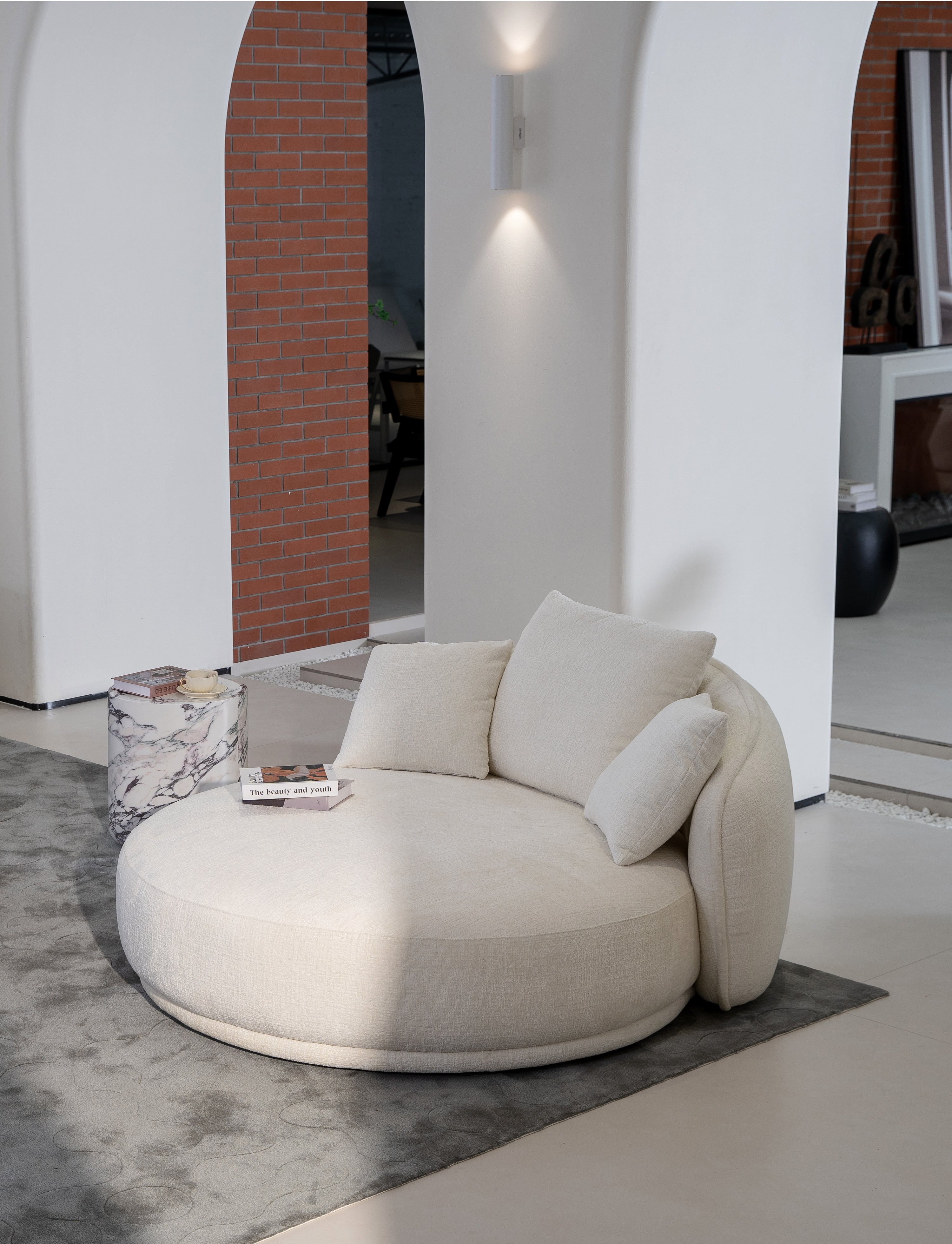 Love Seat / Daybed – Soft Curve Design