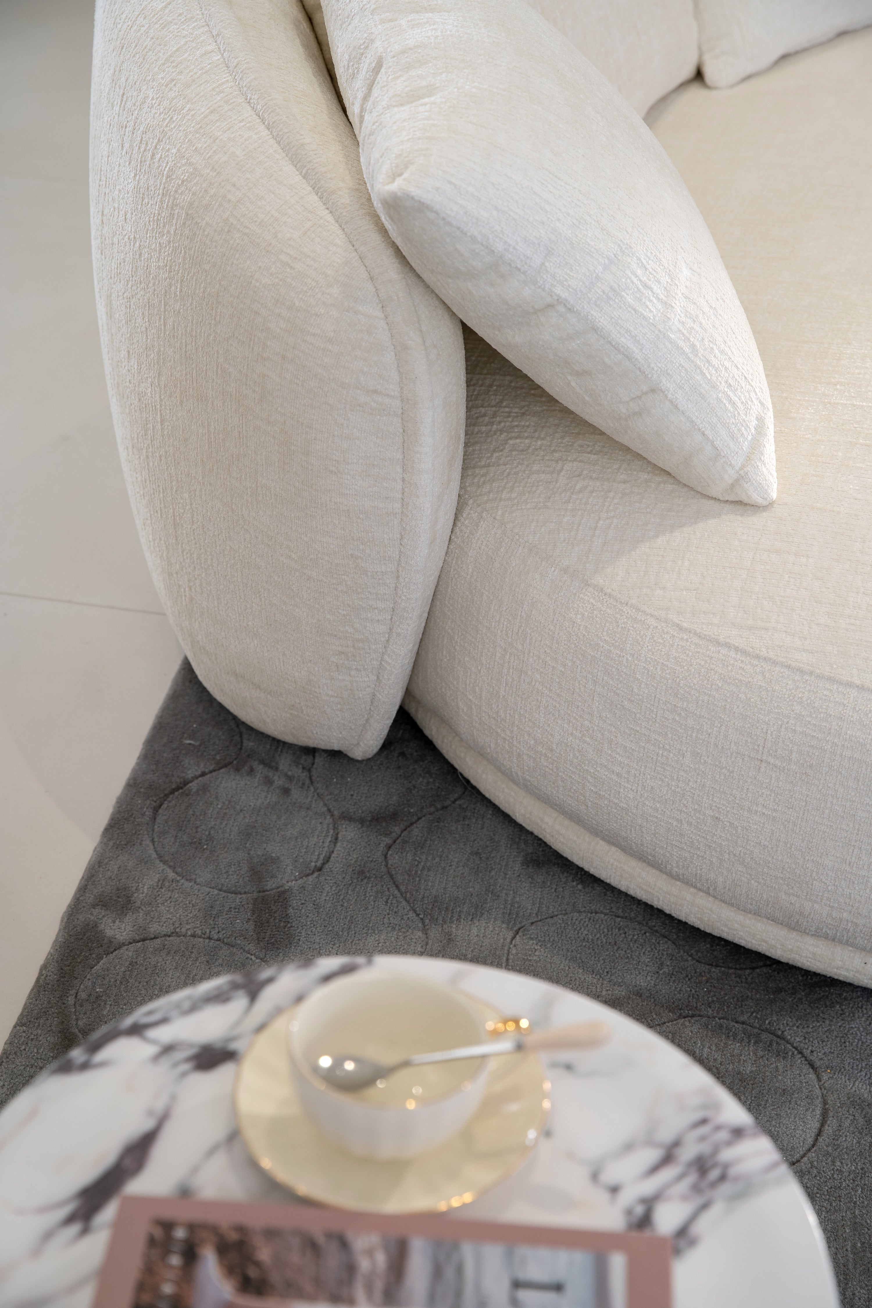 Love Seat / Daybed – Soft Curve Design