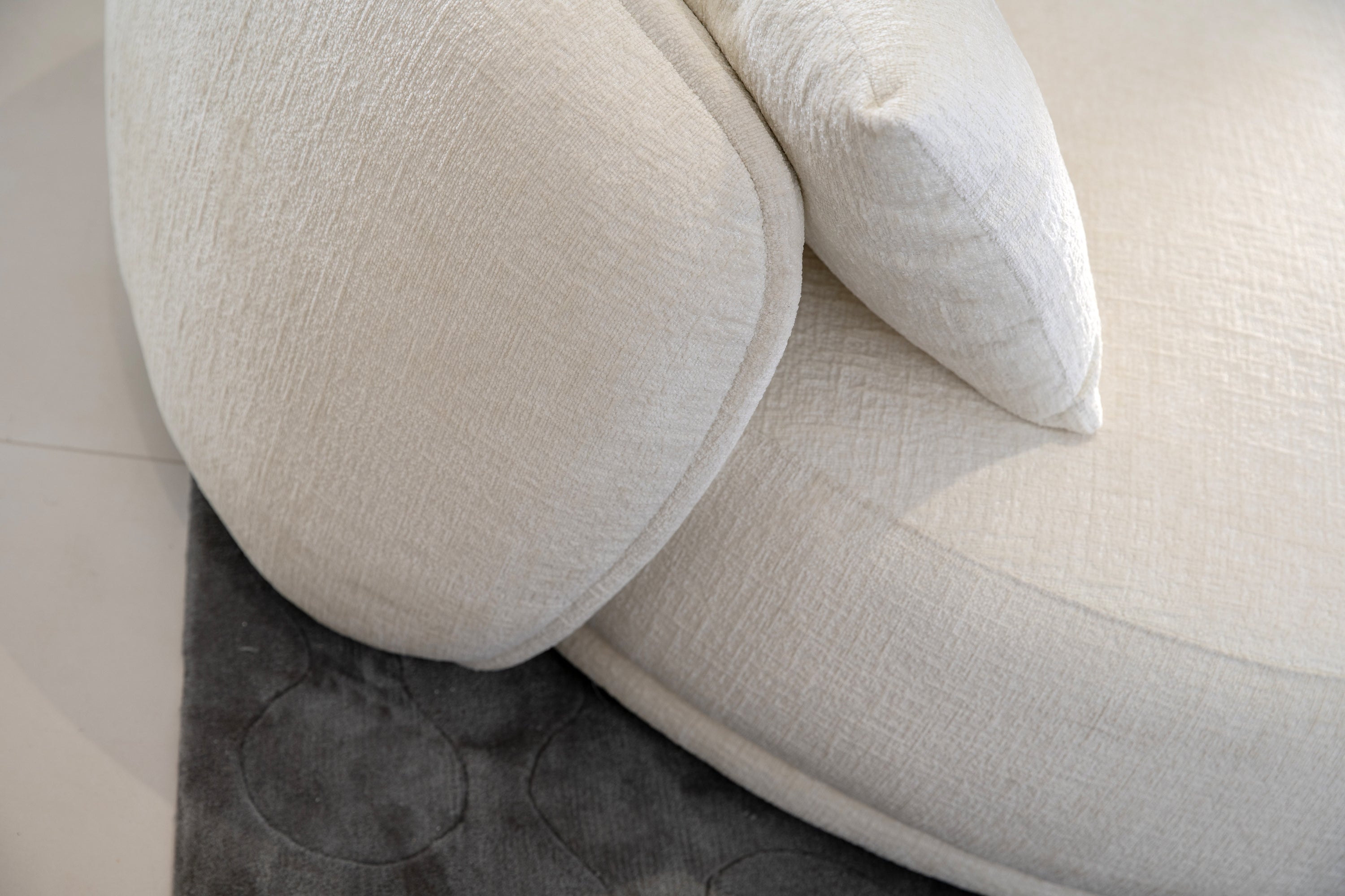 Love Seat / Daybed – Soft Curve Design