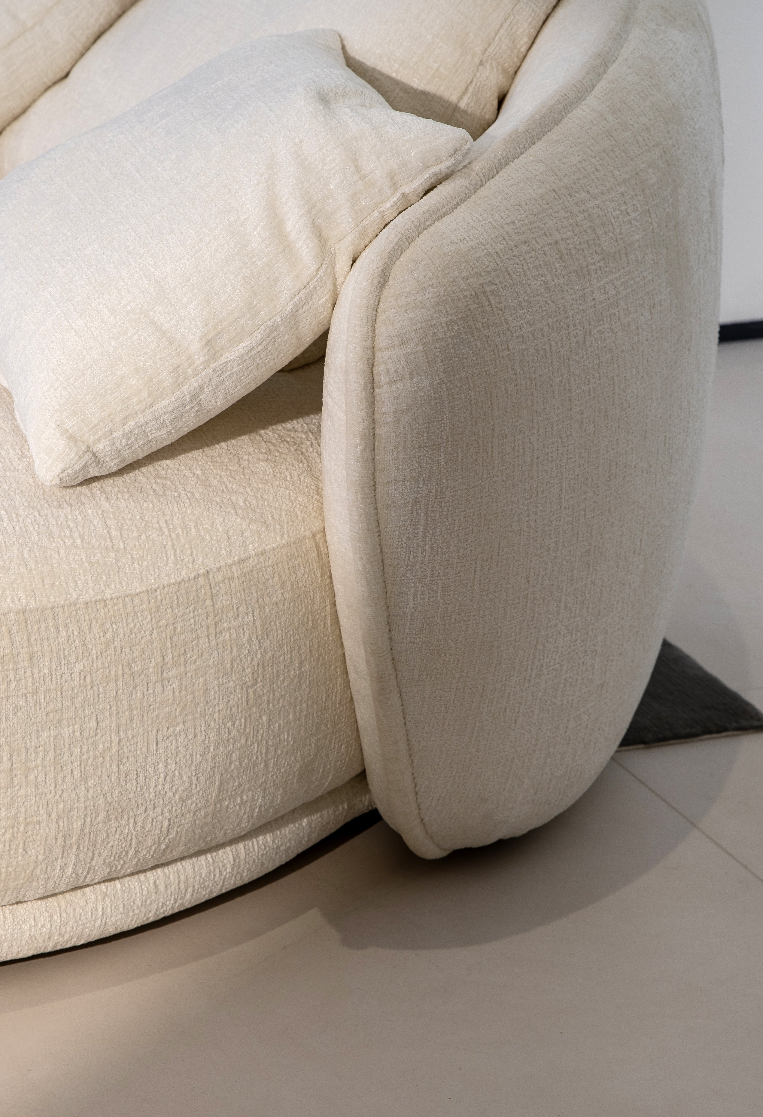 Love Seat / Daybed – Soft Curve Design