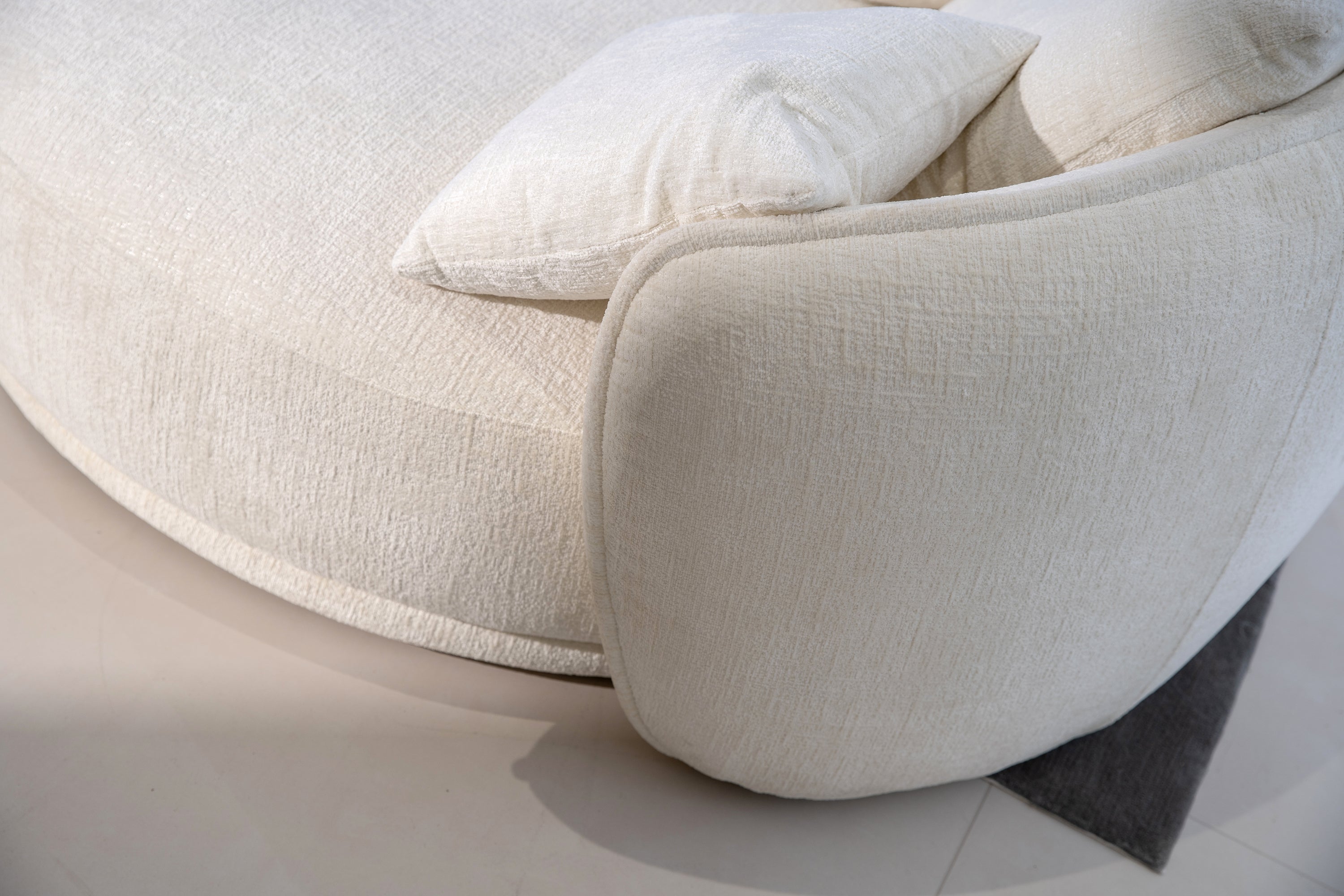 Love Seat / Daybed – Soft Curve Design