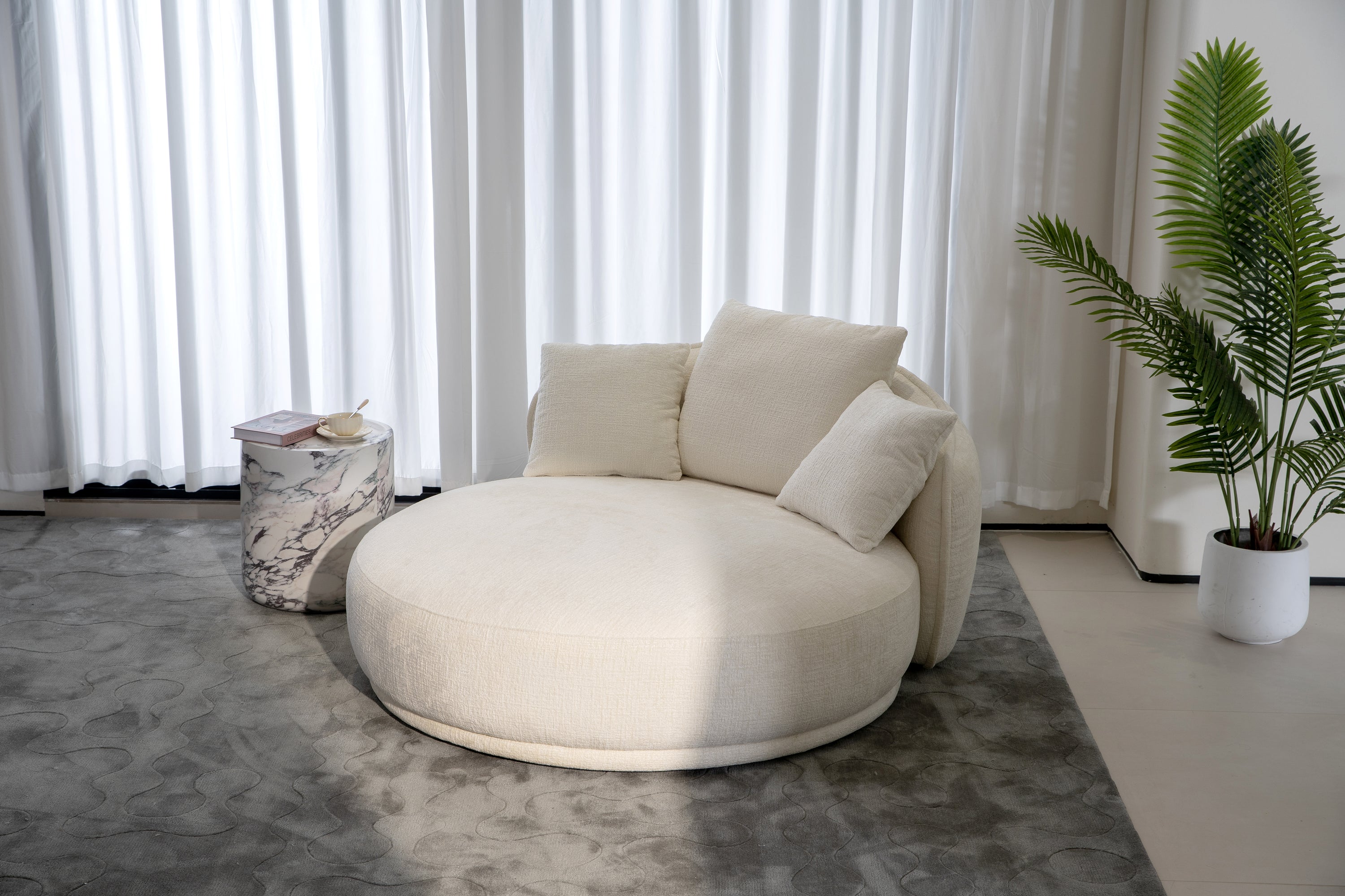Love Seat / Daybed – Soft Curve Design