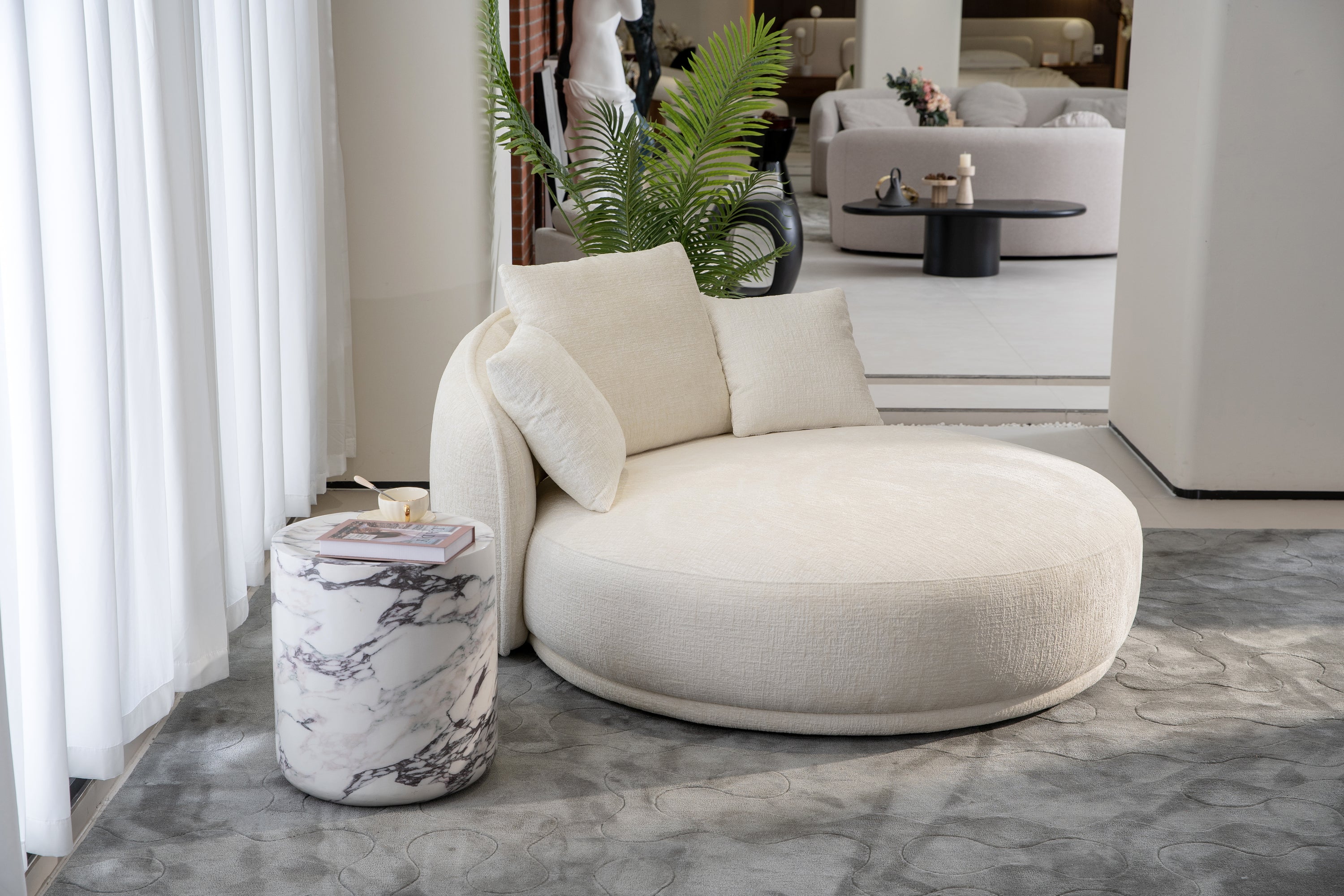 Love Seat / Daybed – Soft Curve Design