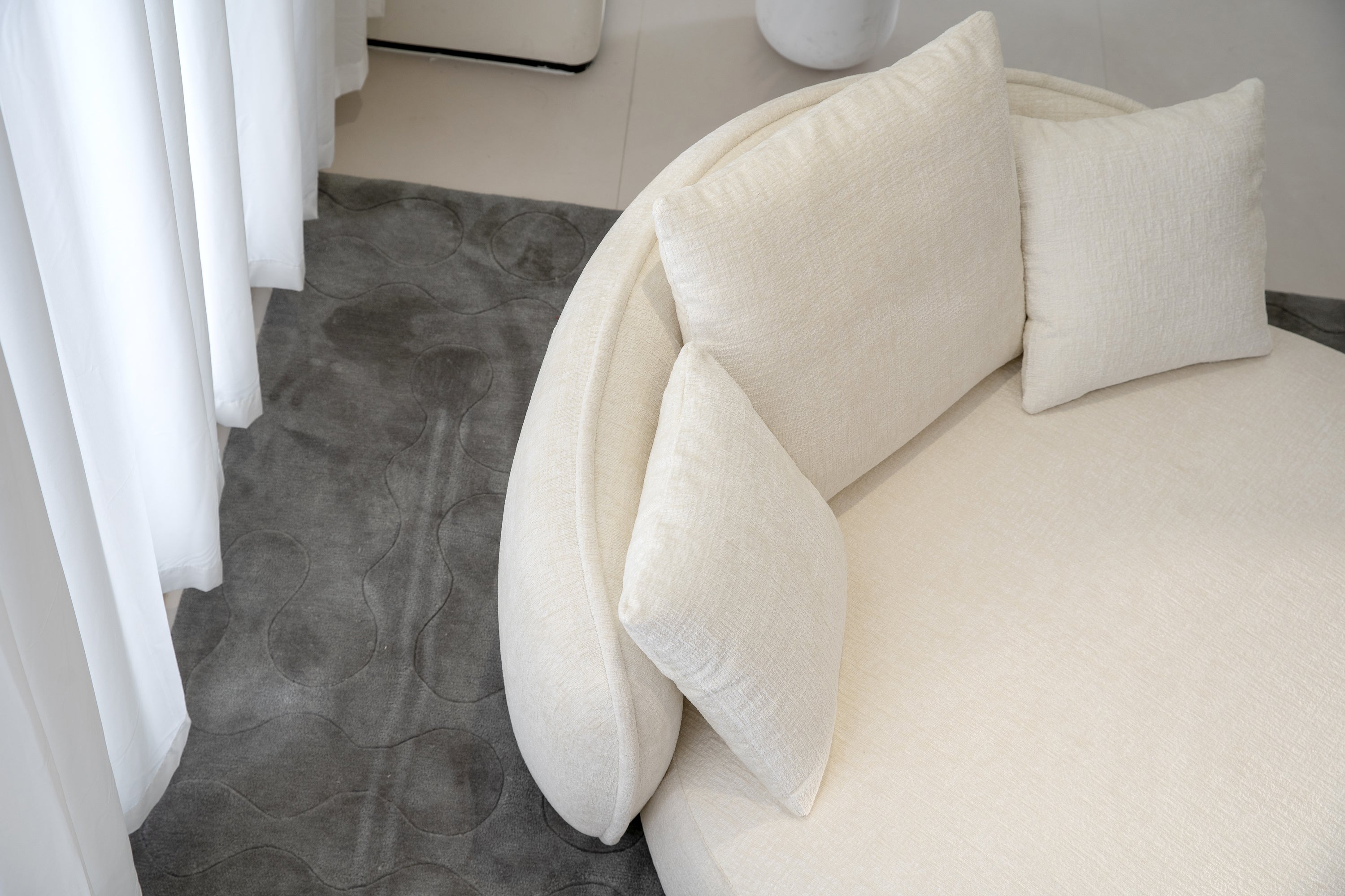 Love Seat / Daybed – Soft Curve Design