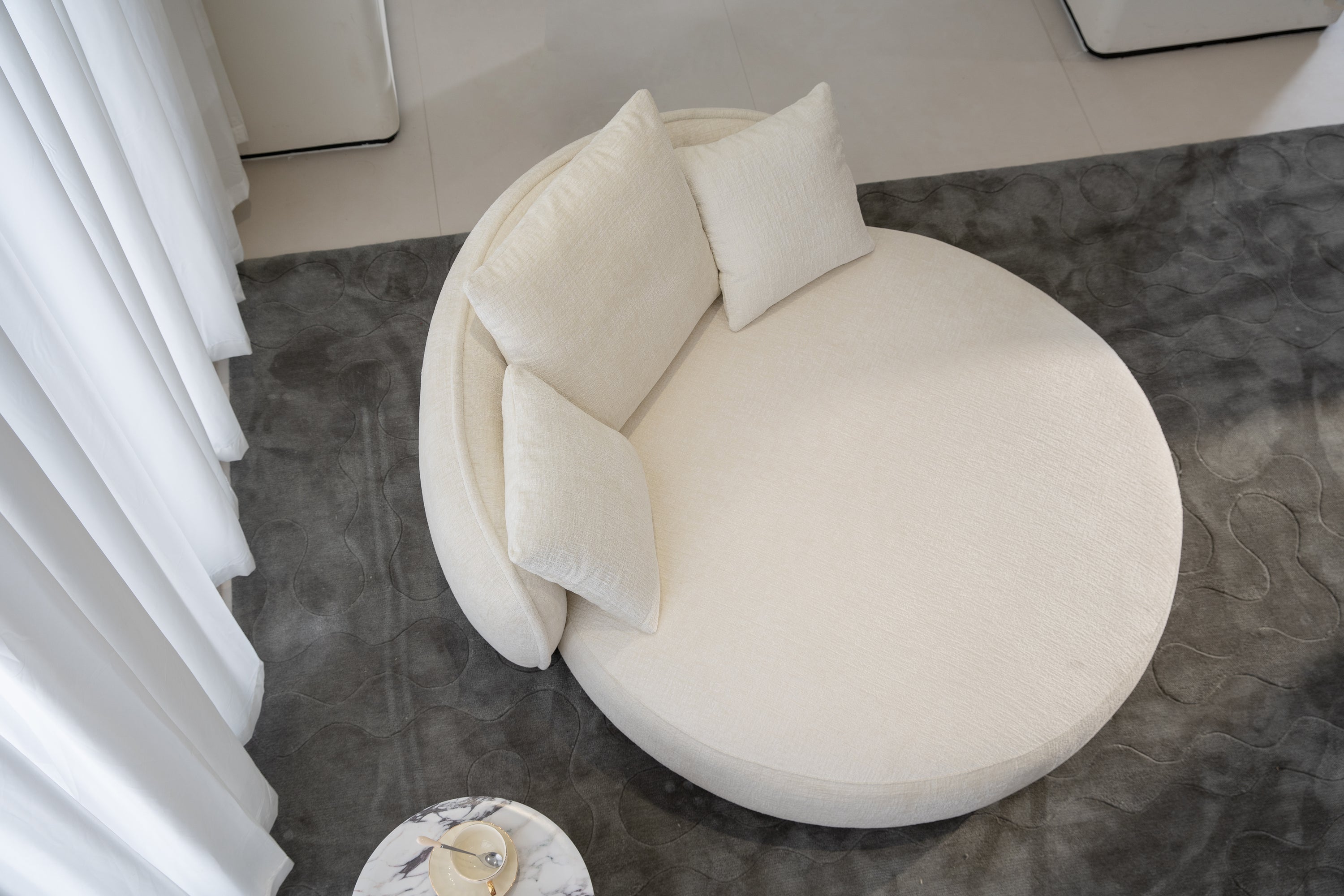 Love Seat / Daybed – Soft Curve Design