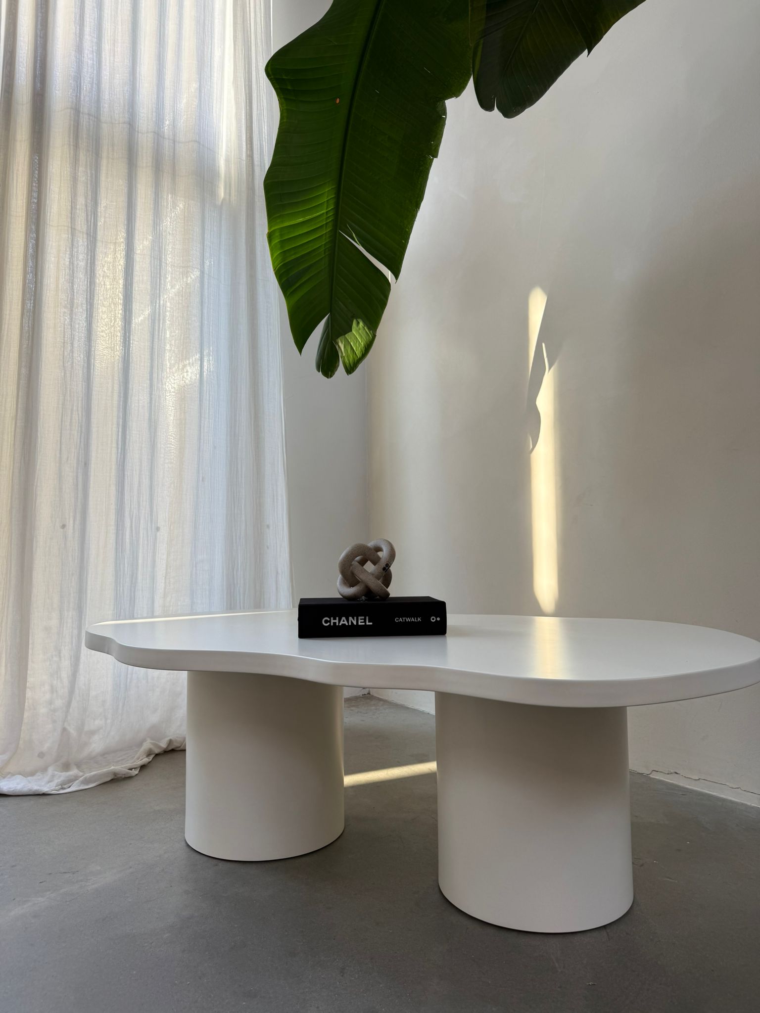 Japandi Organische Salontafel – Betonlook Ivory 140CM