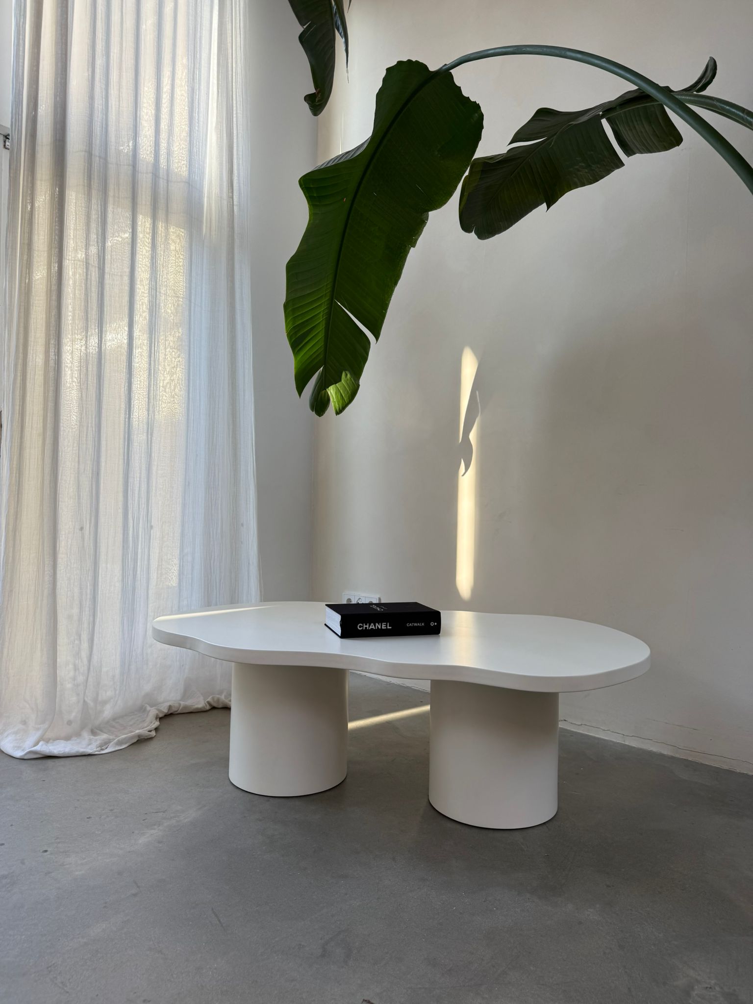 Japandi Organische Salontafel – Betonlook Ivory 140CM