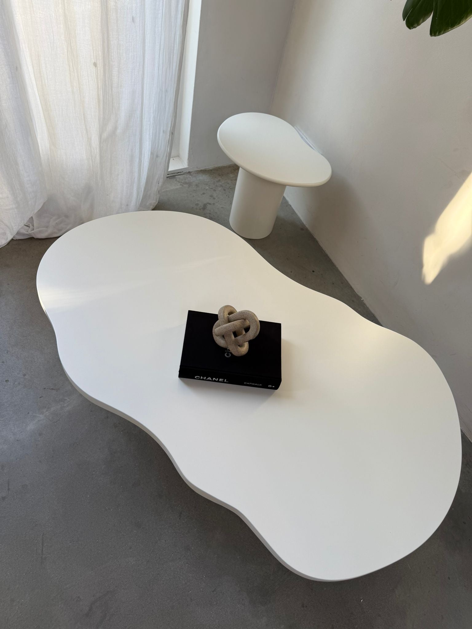 Japandi Organische Salontafel – Betonlook Ivory 140CM