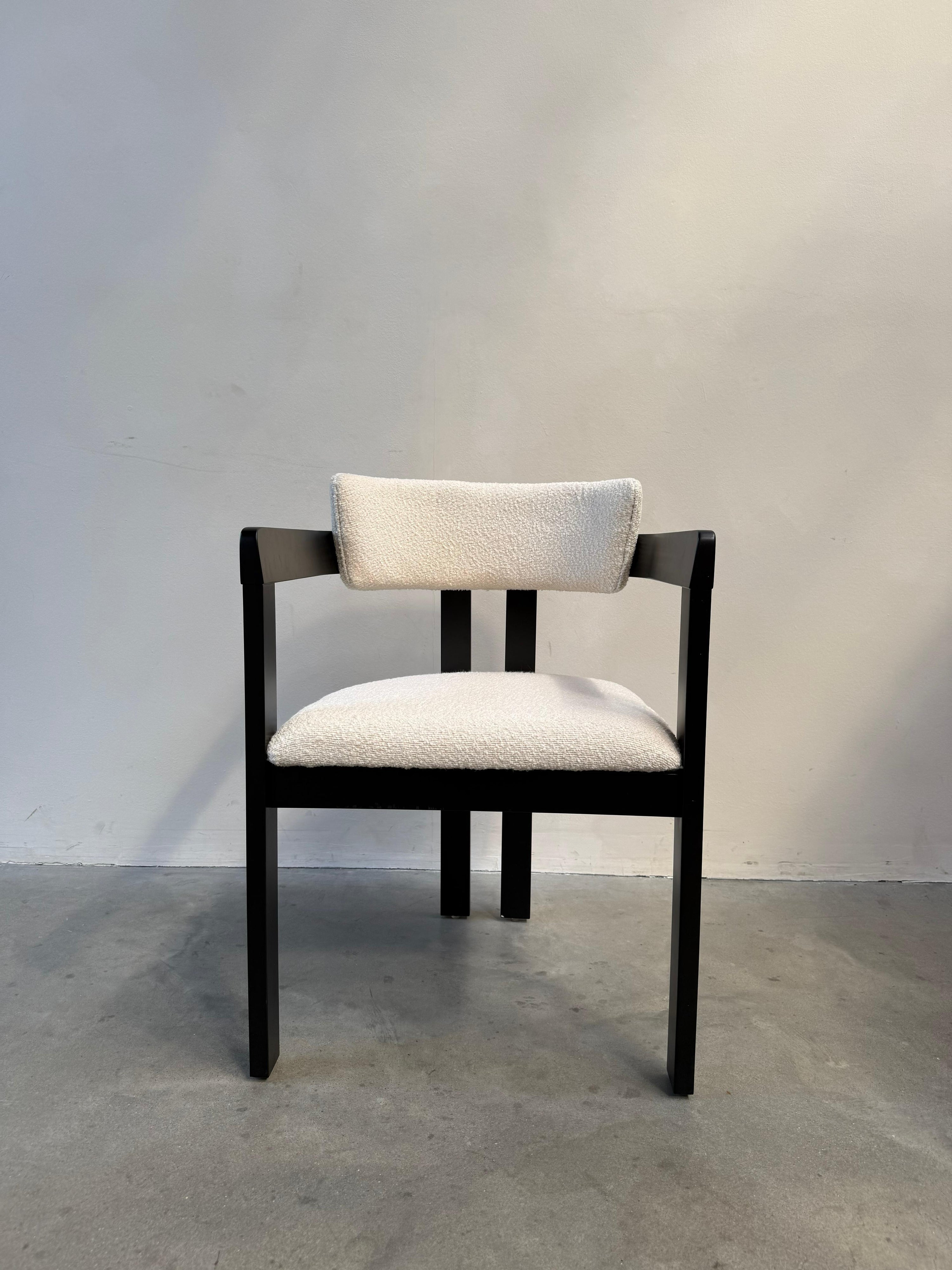 Japandi Eikenhouten Eetkamerstoel met Armleuningen